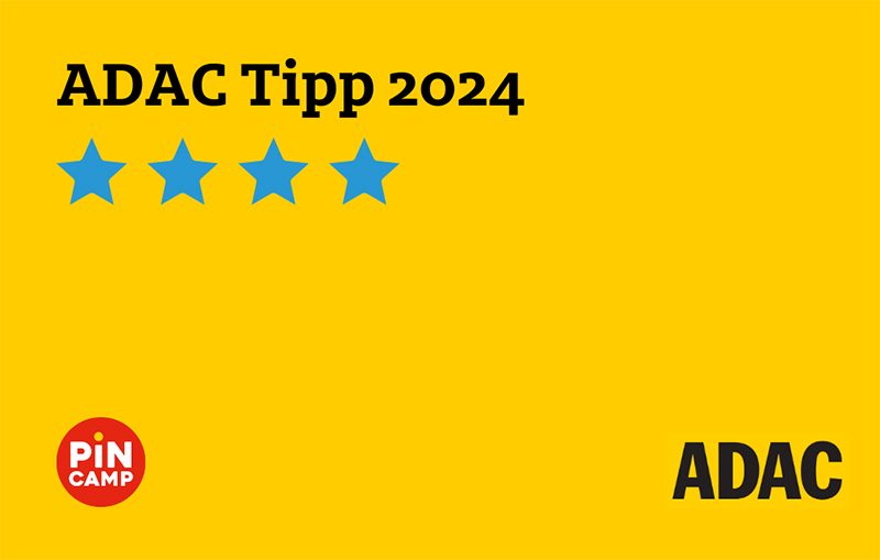 Logo ADAC Tipp 2024, ha uno sfondo giallo e 4 stelle blu